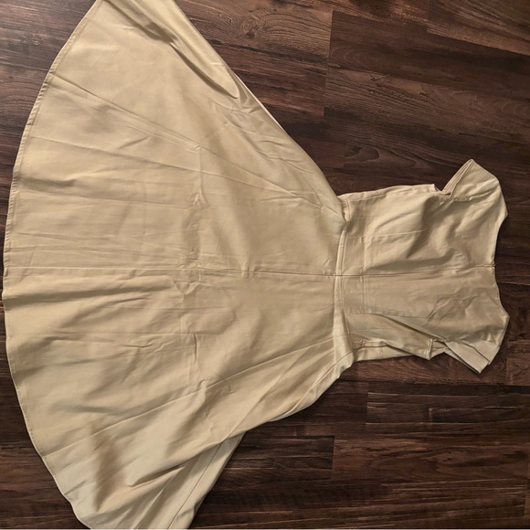 cute tan dress
crosses in the front
flowy - Picture 2 of 3